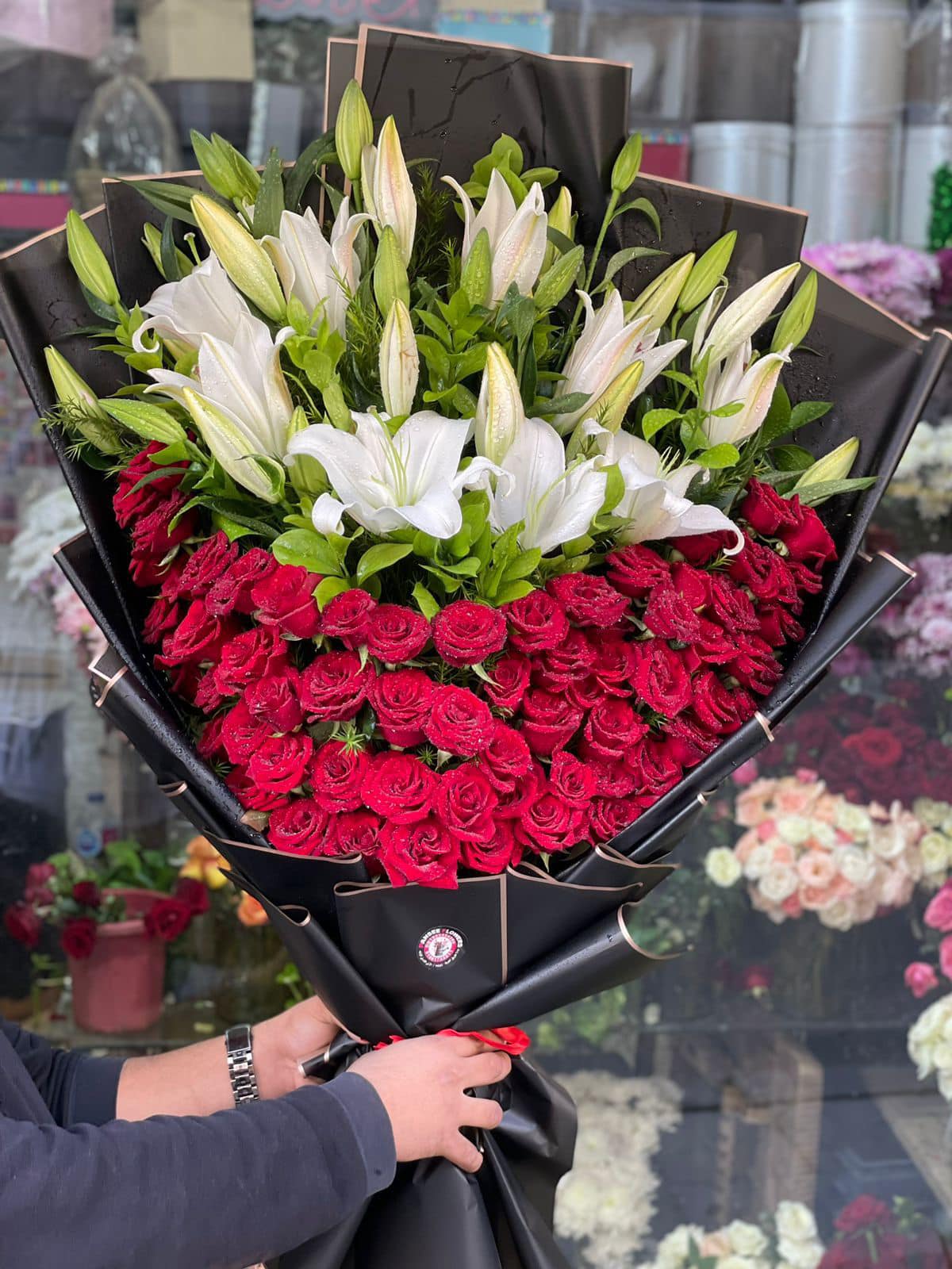 Букет из Лилия и 51 красной эквадорской розы