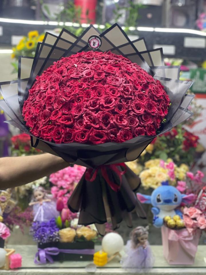 Букет из 101 красной эквадорской розы